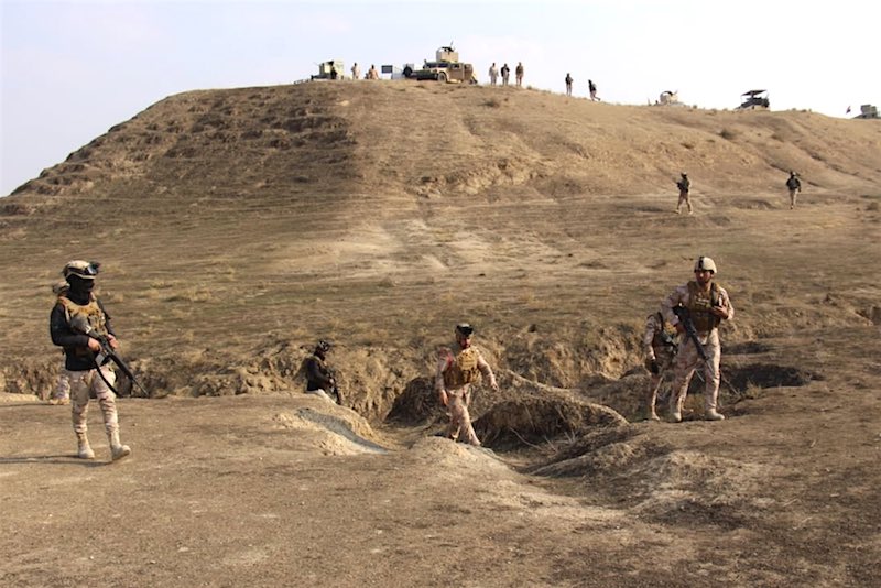 الجيش العراقي يدمر أوكار وأسلحة تابعة لعصابات داعش الإرهابية