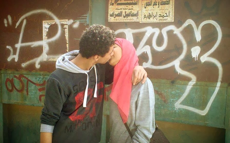 Muslims kissing in Cairo / Saudi ClericReveals the Treatment of Love /MPC Journal