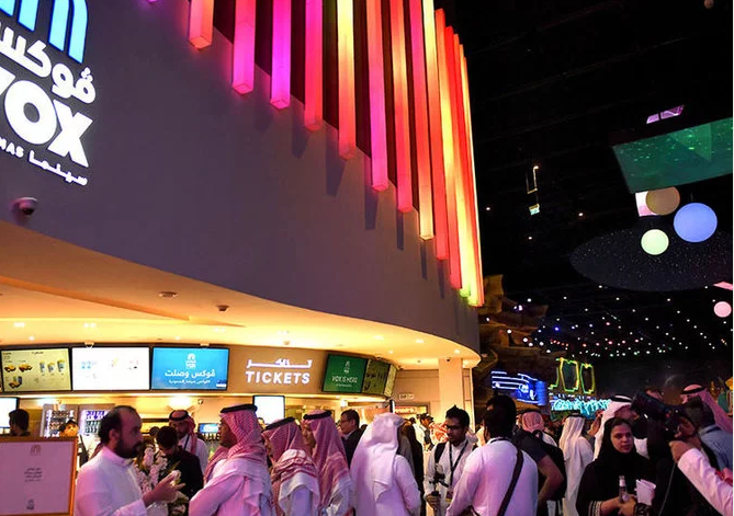 Saudi Cinema Investment Set to Hit $1.33 Billion in 2020 - Saudi cinema-goers at a VOX movie theater in Riyadh Park Mall. (AFP)