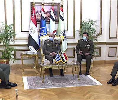 وزير الدفاع المصري يناقش تعزيز التعاون العسكري مع اليونان
