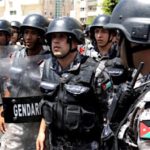 ضبط مطلوبين وأسلحة ومخدرات في مداهمة أمنية في الأردن